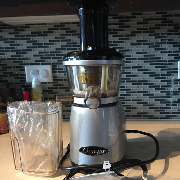 Omega Vert Juicer Low Speed VRT350 9 Pieces in Box - Picture 2 of 5